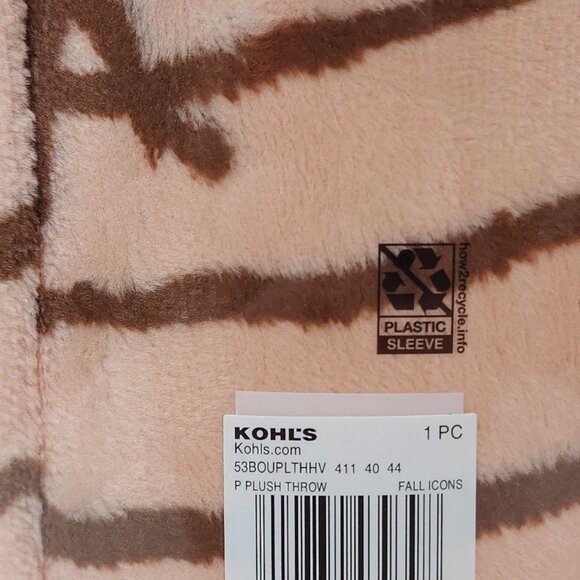 The Big One Oversized Plush Throw Blanket 5ft x 6ft Mushrooms Flowers Fall Icon - Picture 10 of 11